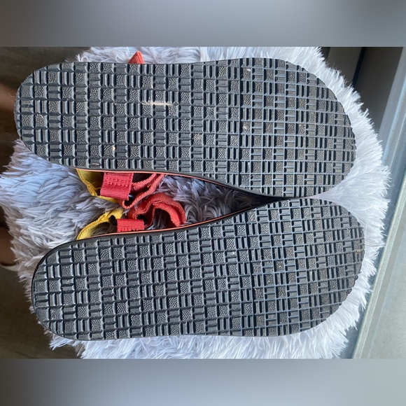 Time and Tru sandals - Picture 3 of 3